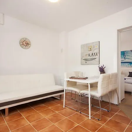 Luka Appartement Vir