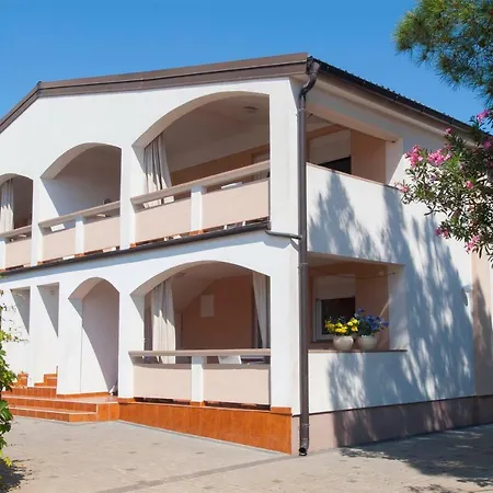 Luka Apartman Vir