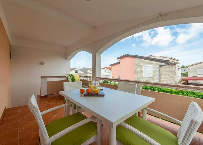 Luka Apartamento Vir