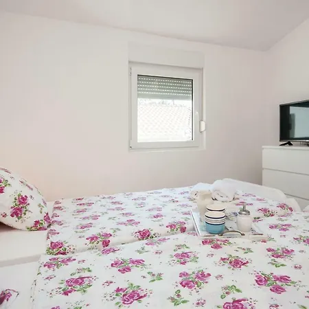 Luka Apartment