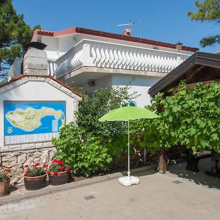 Luka Apartment
