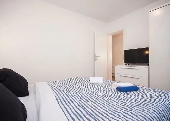 Luka Apartamento Vir