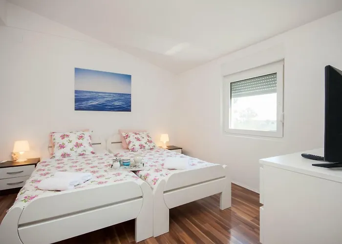 Luka Apartamento Vir